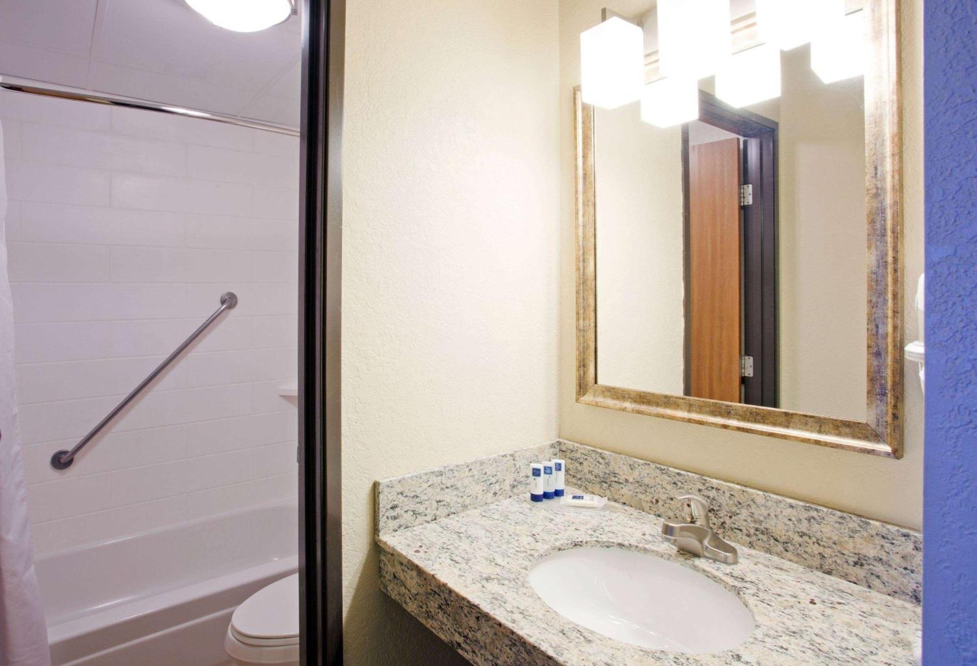 Americinn By Wyndham Alexandria Esterno foto